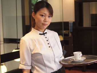 制服が可愛いカフェ　喫茶室ルノアール